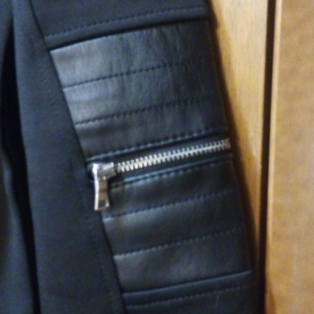 Women's Jacket - Picture 9 of 16